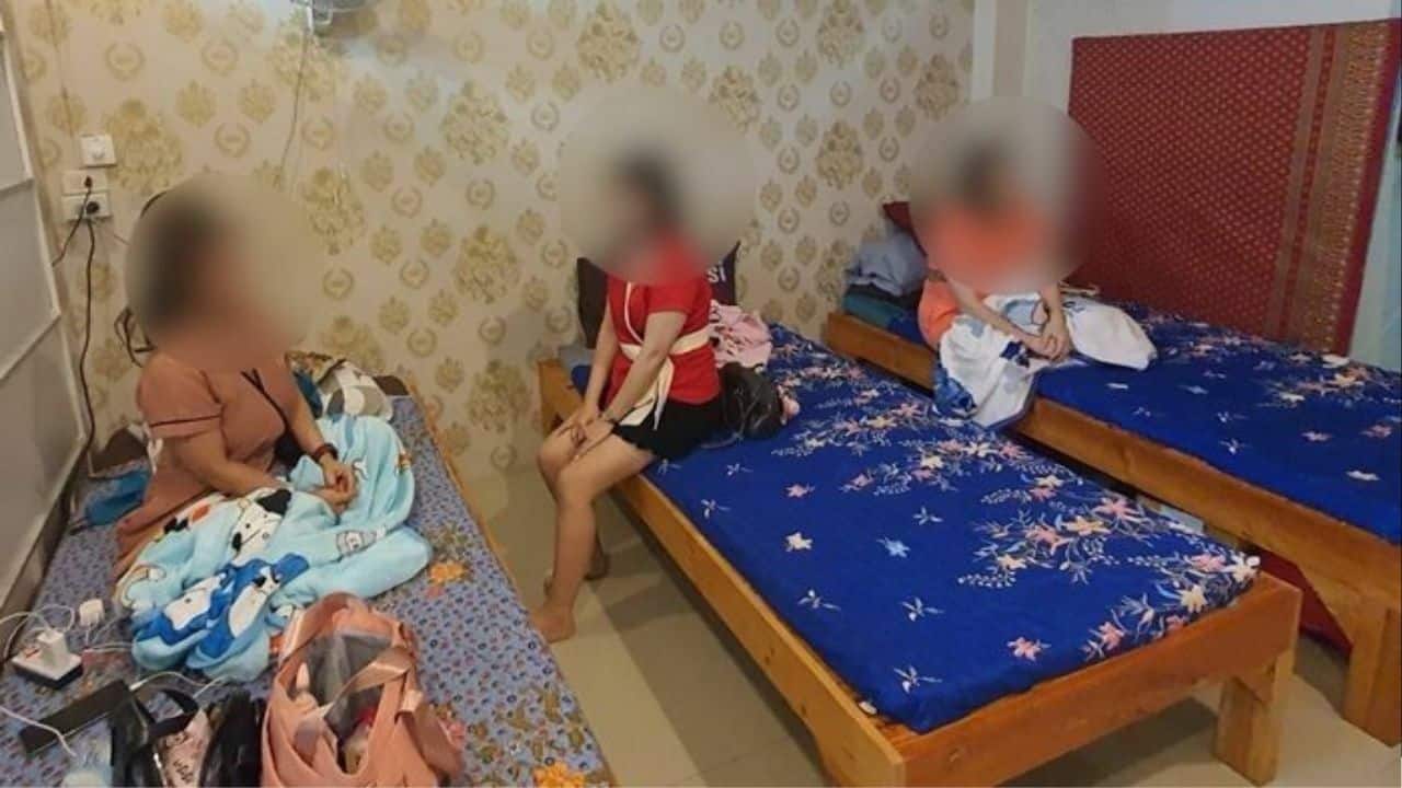Полиция раскрыла проституцию в массажном салоне Лоп Бури